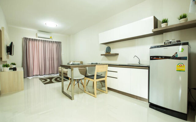 Central Place Serviced Apartment Angsila