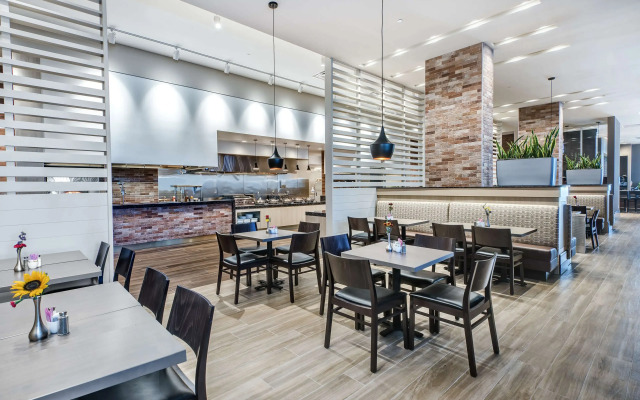 Embassy Suites by Hilton College Station, TX