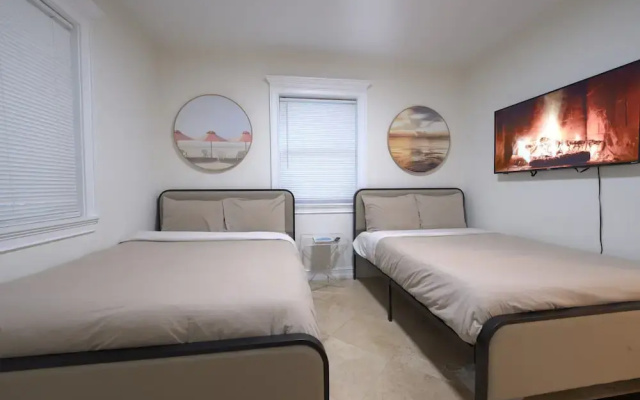 Biscayne Park 3BD2BA Spacious