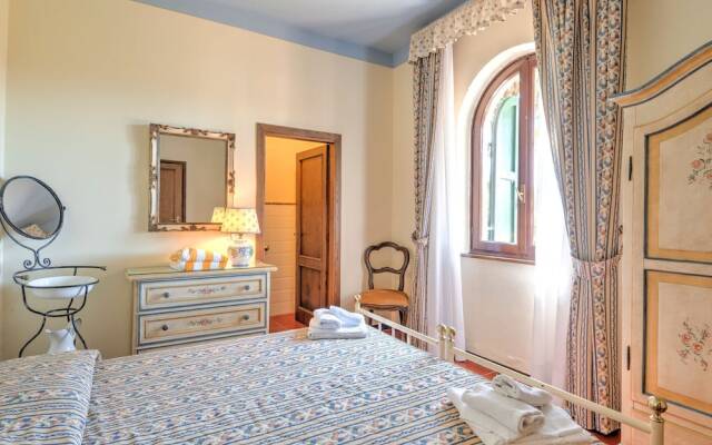 Beautiful Farmhouse in San Vivaldo with Swimming Pool