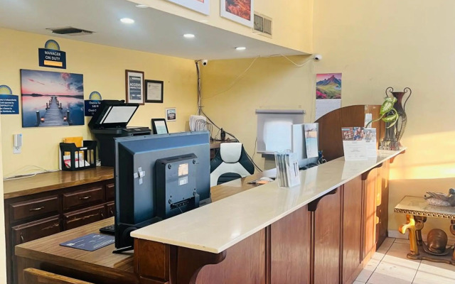 Days Inn by Wyndham Hemet