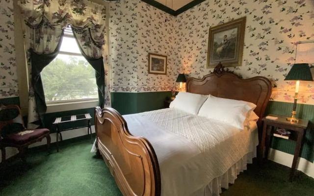 Four Winds Victorian Venue & Suites