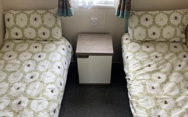 Premium 2 bed Caravan Sleeps 6 With Huge Decking