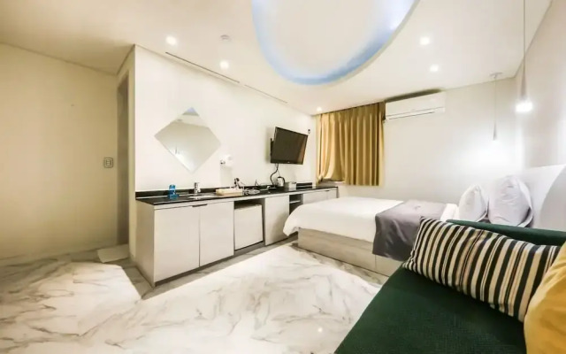 waltz hotel