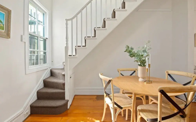 Stylish 2-bed House With Private Courtyard