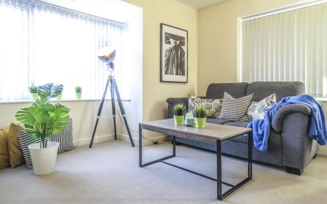 Tudors eSuites Birmingham Townhouse Private Garden Free Parking