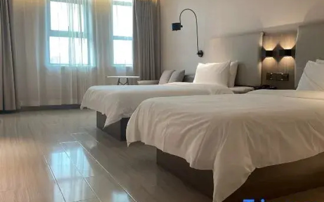 HanTing Hotel (Zhengzhou Zhongyuan Aquatic Products Logistics Port)