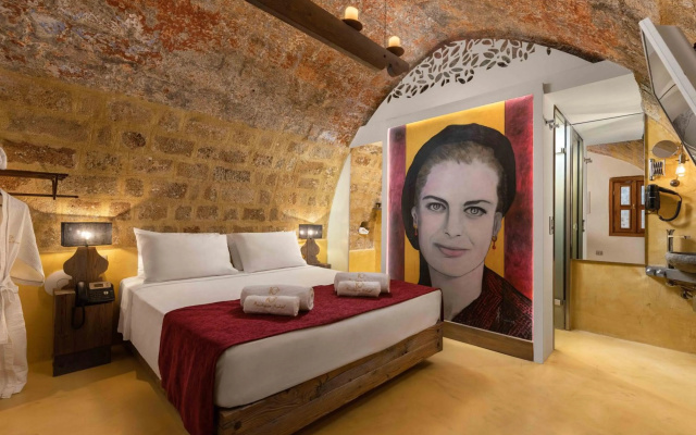10GR Boutique Hotel and Wine Bar