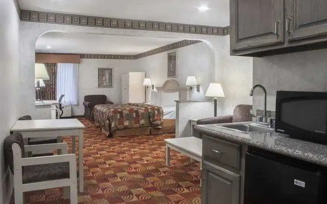 Americas Best Value Inn & Suites Bastrop