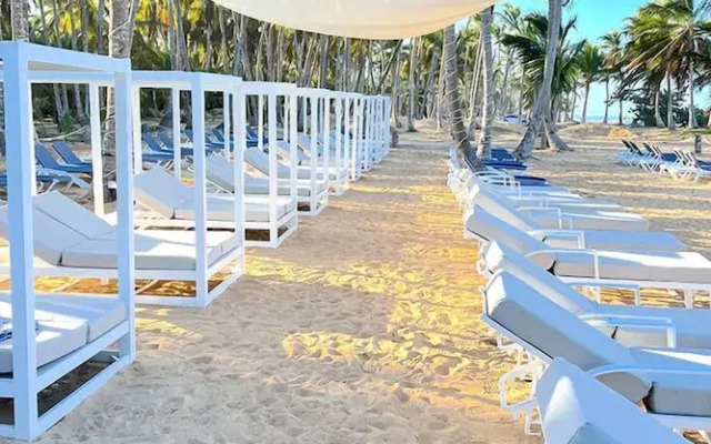 Playa Palmera Beach Resort