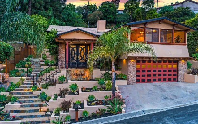 Skyhill Oasis W/ Hot Tub Walk To Universal 4 Bedroom Home