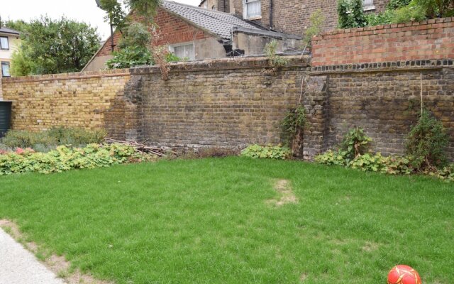 2 Bedroom House in Hackney