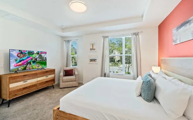 1832 Tropical Palms Circle