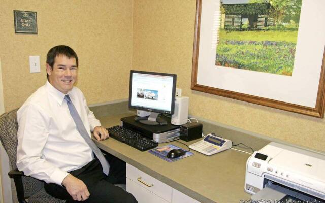 Hampton Inn & Suites Austin-Airport