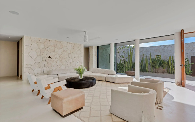 Magnificent 5BR Modern Tropical Villa With Pool