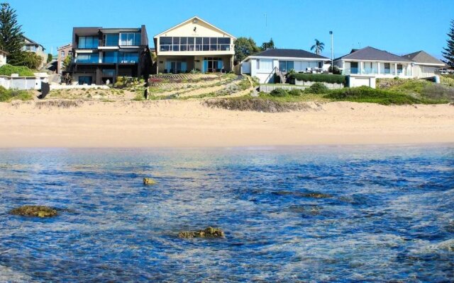 Al Mare Beachfront Retreat