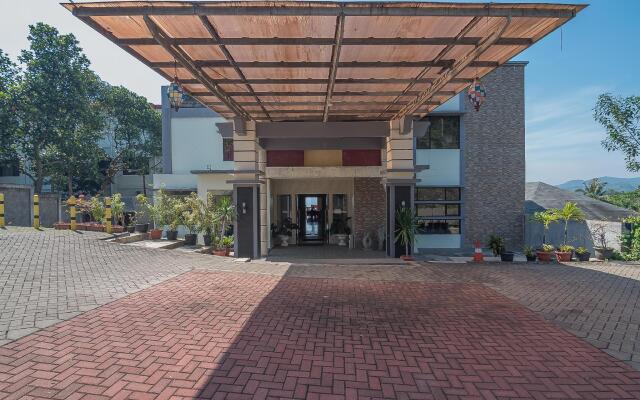 RedDoorz Premium @ Fafa Hills Resort Puncak