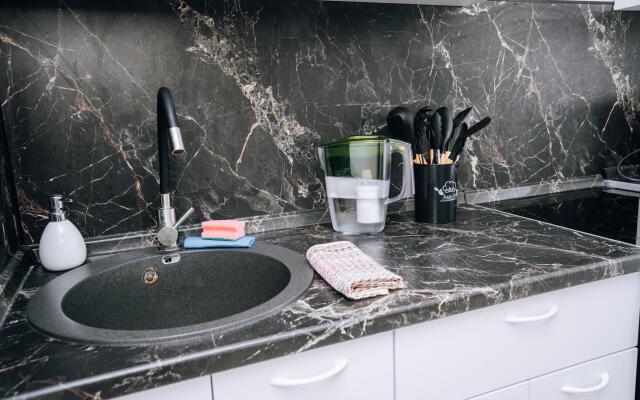 Атлант на улице Димитрова 51А