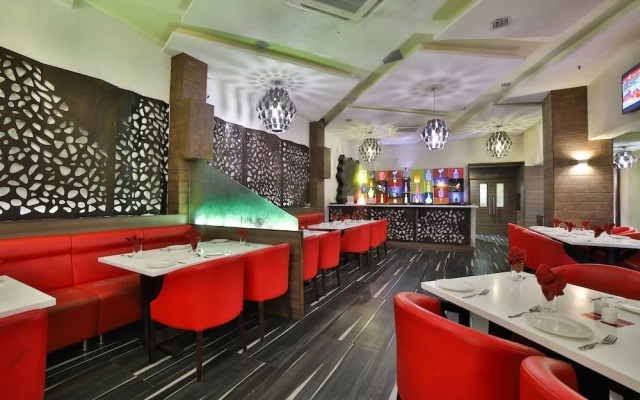 Hotel The Emerald by OYO Rooms