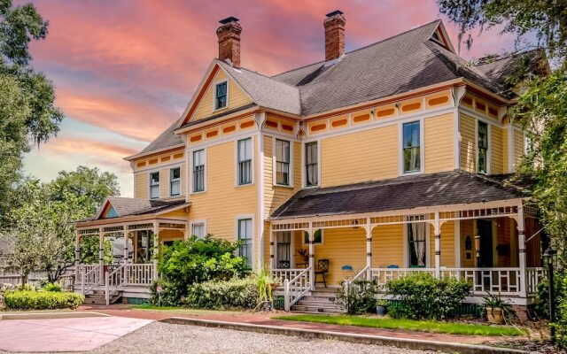 The Laurel Oak Inn Bed and Breakfast