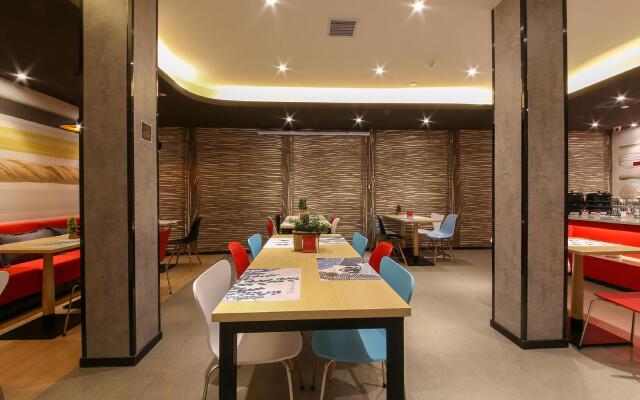 ibis Weinan Normal University Chaoyang Street Hotel