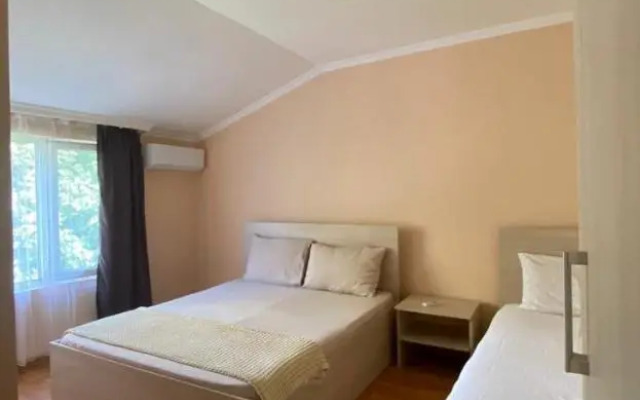Guest House Lazuri