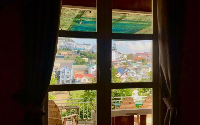 Books Homestay