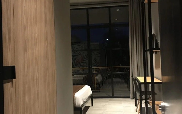 AR Luxury Suites
