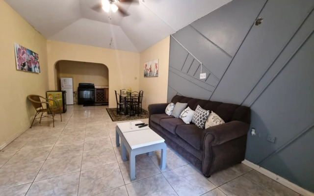 Csompo Empire one bedroom apt