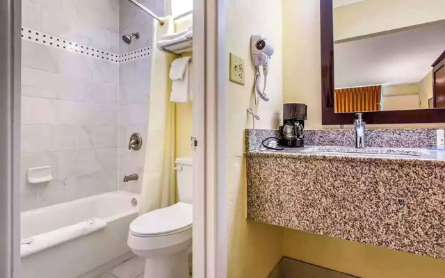 Ramada by Wyndham Santee I-95