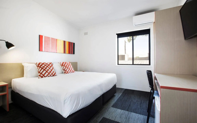 Villawood Hotel