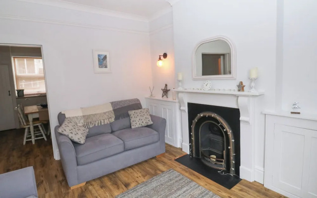The English School, Flat 2