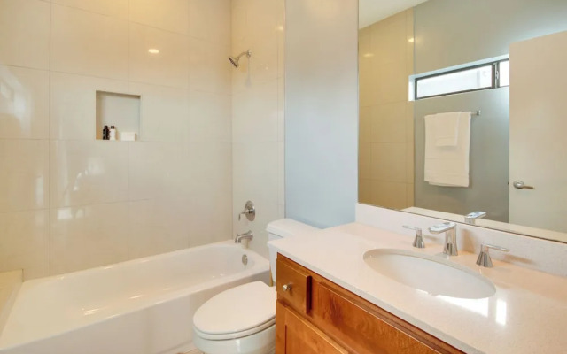 Spacious Eado Getaway < 1 Mi to Toyota Center!