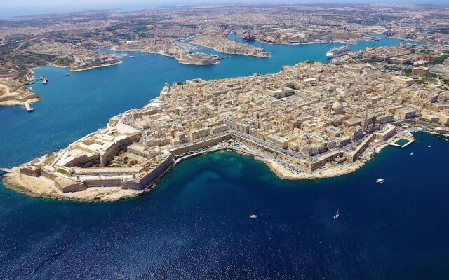 Blue Waters Penthouse Sliema