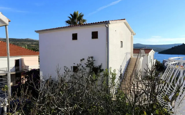Apartments by the sea Rogoznica - 10338