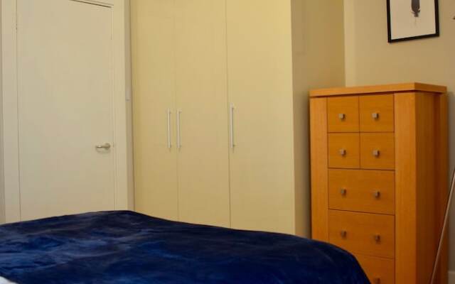 1 Bedroom Modern Apartment in Dublin Sleeps 4