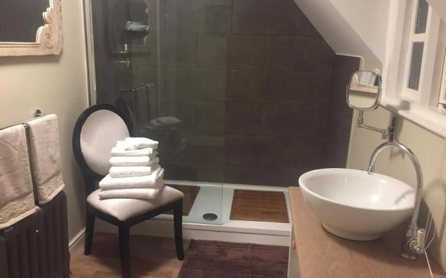 Worralls Grove Guest Farm House