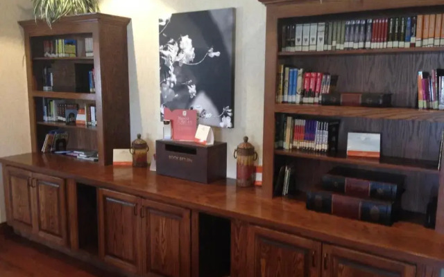 Country Inn & Suites by Radisson, Minot, ND