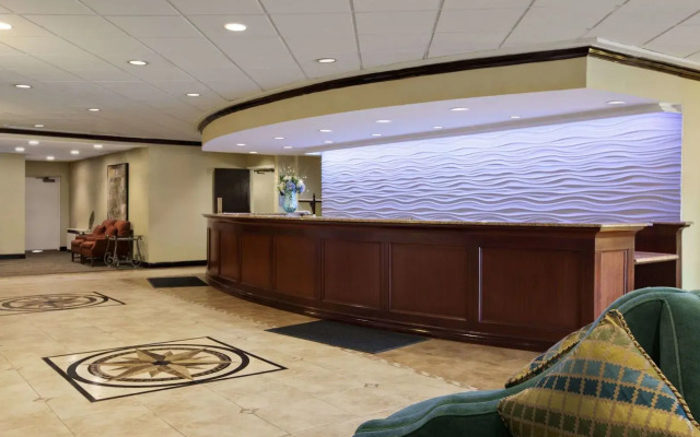 Holiday Inn Long Island-Islip Arpt East by IHG