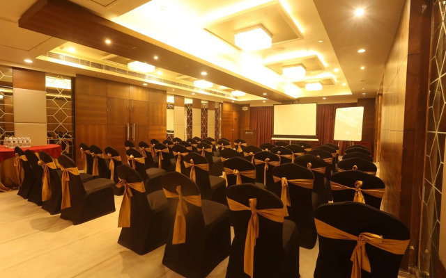 OYO Premium Deccan Apte Road