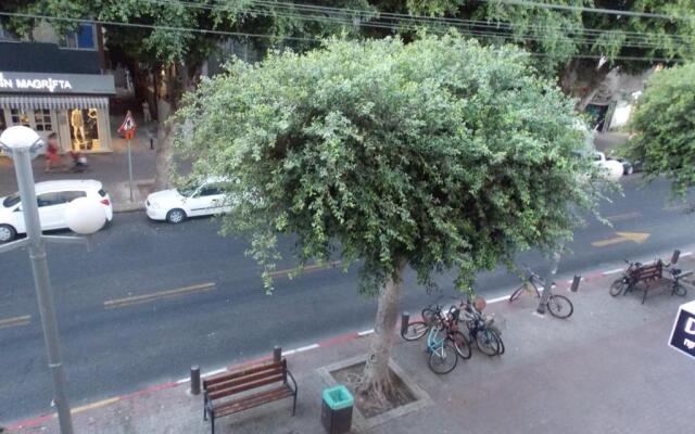 Dizengoff Inn