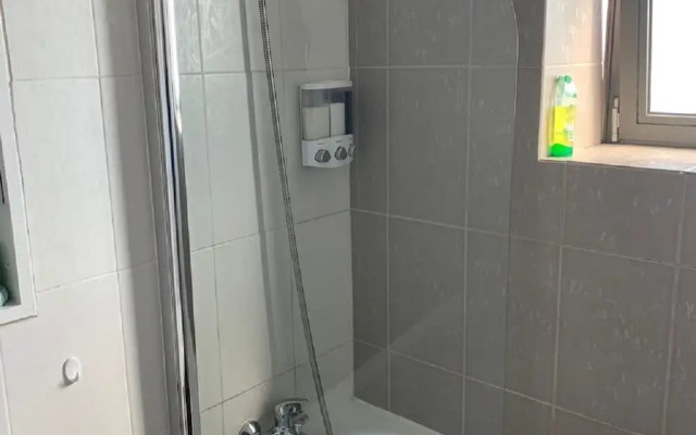 Two Bedroom Balcony Apartment Liverpool