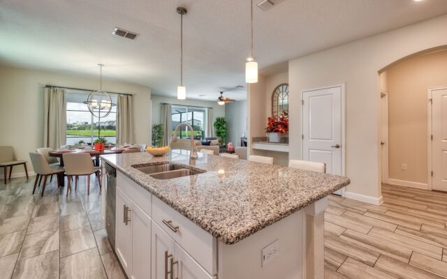 Stunning Home With Private Pool Near Disney