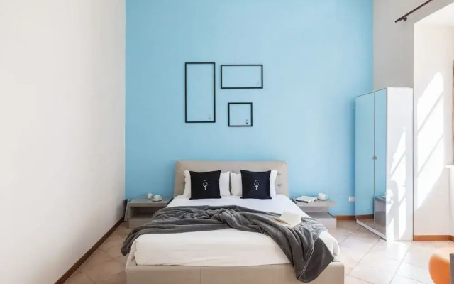 A World Aparts - 40 Sforza