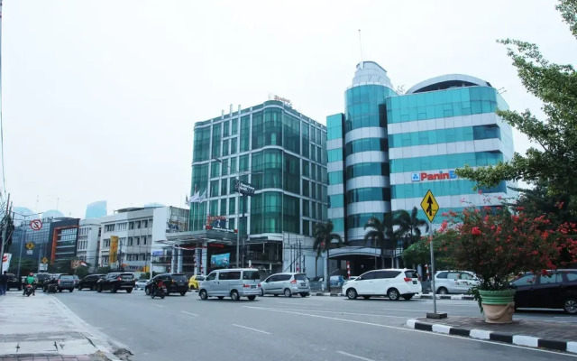 Capital O Business Hotel