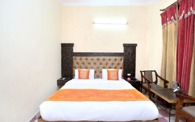 OYO 11318 Hotel Shagun