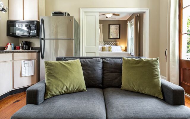 Tranquility with Garden & Heated Pool near King Street