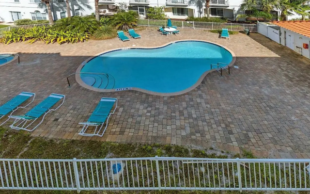 Beachfront Bliss: St. Augustine 2BD Luxury