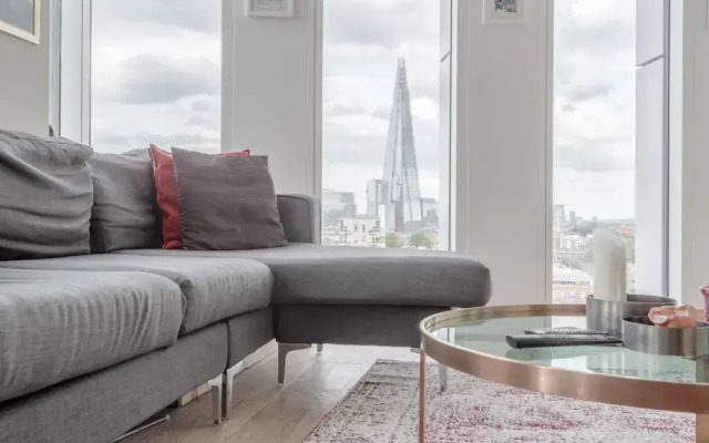 Modern 2 Bedroom Flat With a Stunning View