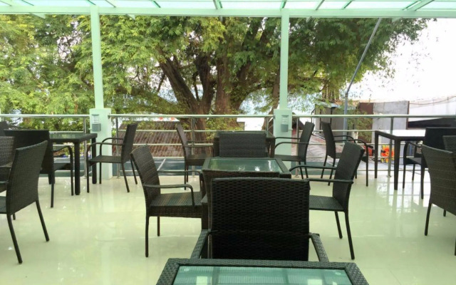 Sea Breeze Resort